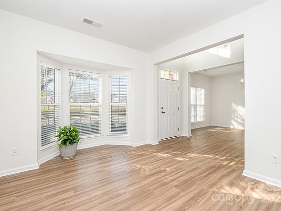 4th image of 6836 Olmsford Dr