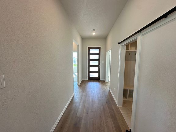 5th image of 182 Sunny Side Rd