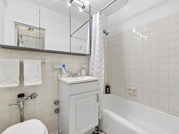 5th image of 240 E 46th St #J3