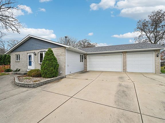 3rd image of 525 S Briarwood Ct
