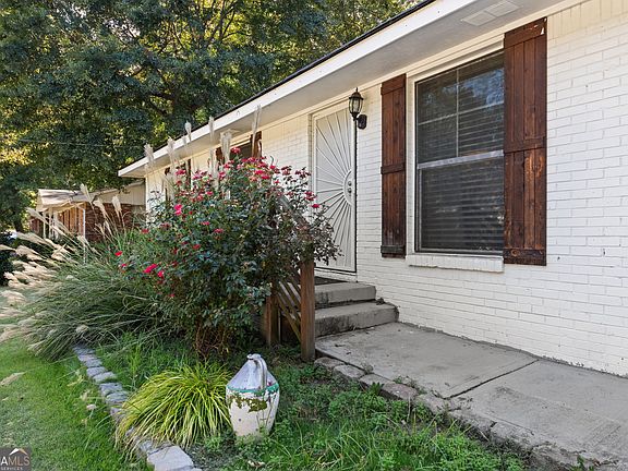 3rd image of 740 Tara Cir SE