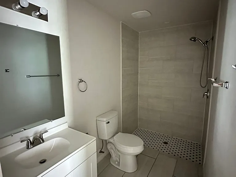 606 SE 8th St #606 — Photo 19