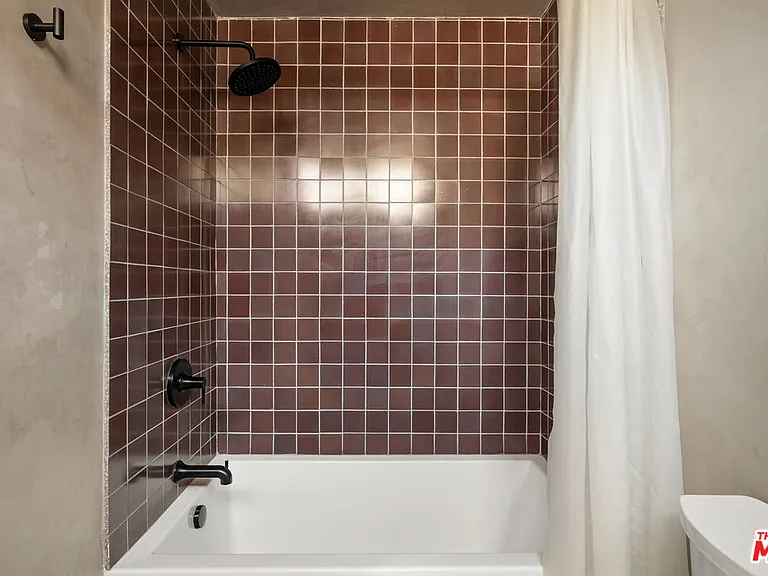 2204 Fox Ln — Photo 19