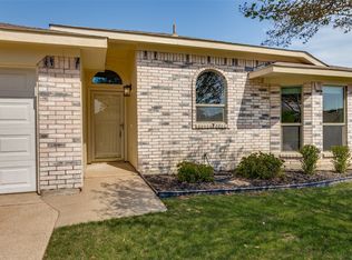 7317 Royal Oak Dr, Benbrook, TX 76126