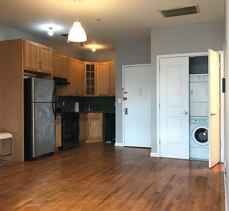 3rd image of 331 Kosciuszko St APT 2R