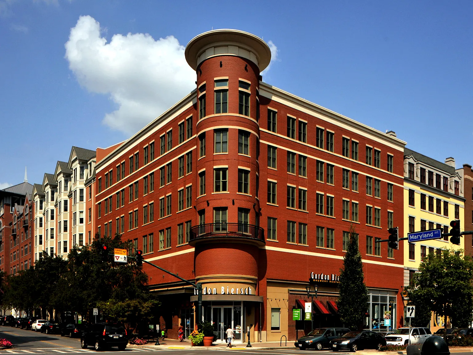 Palladian Apartments — Photo 1
