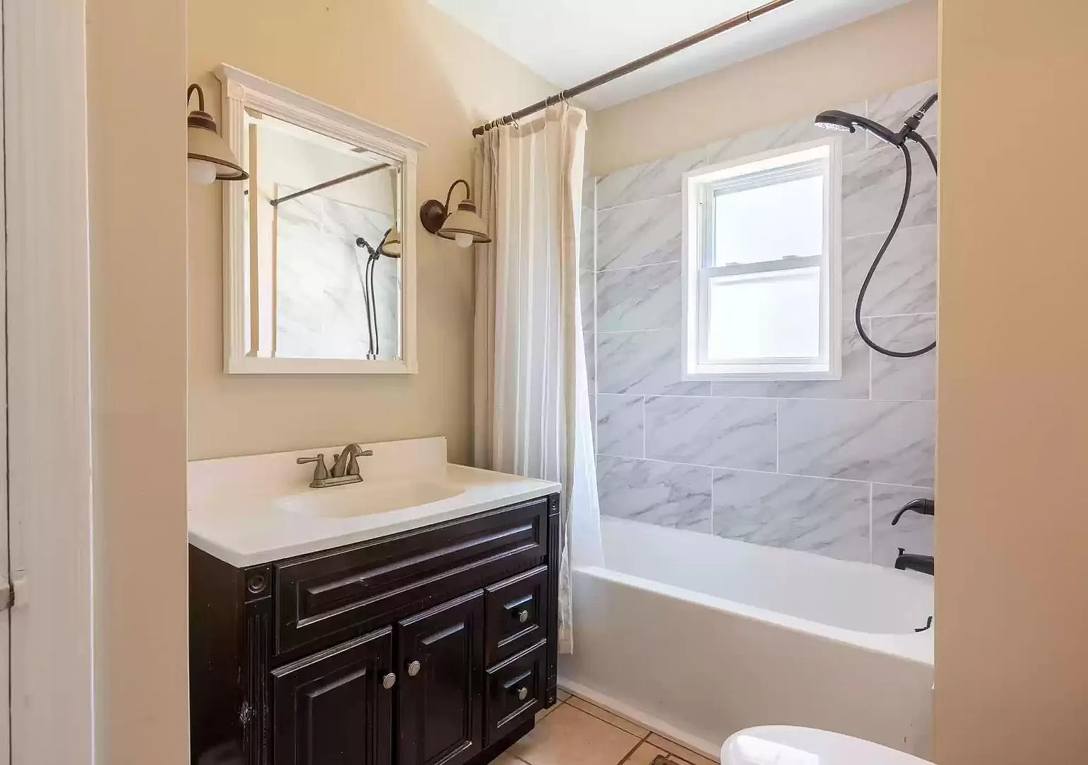 Coming soon! 3bedroom 1 bathroom for rent! — Photo 3