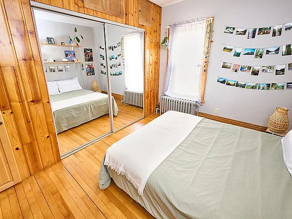 5th image of 207 Logan Ave N #2