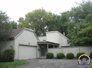 74 SW Pepper Tree Ln, Topeka, KS 66611