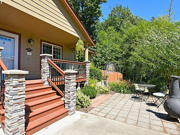 3rd image of 147 Bunting Dr