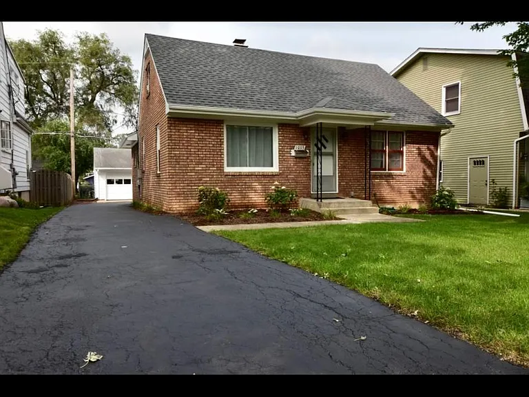 1015 N Main St — Photo 1