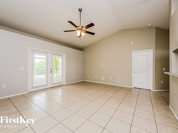3rd image of 573 Terranova Cir