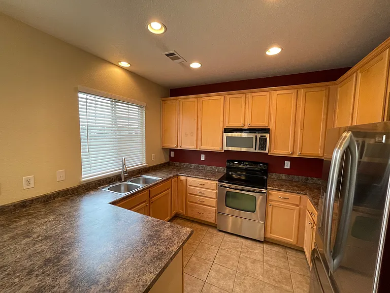 13042 Grant Cir E — Photo 3