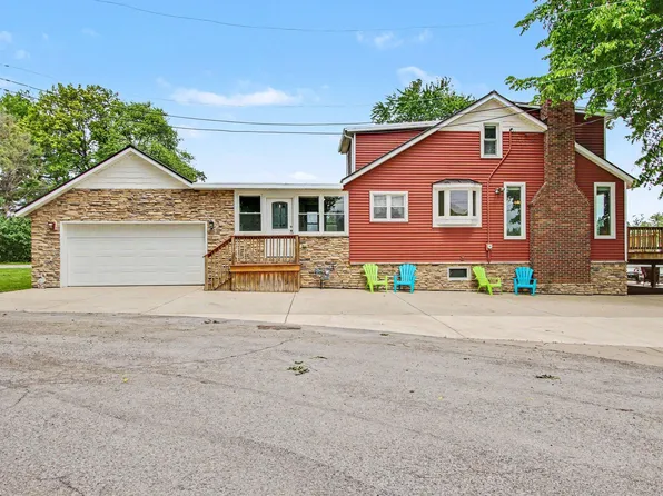 515 Lakeview Ct, Lowell, IN 46356