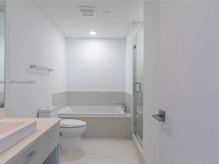 49 SW 9th St — Photo 11
