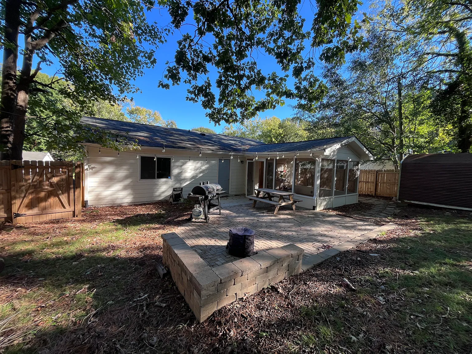 4 bed, 1.5 bath, 1353 sqft, $2,200 — Photo 2