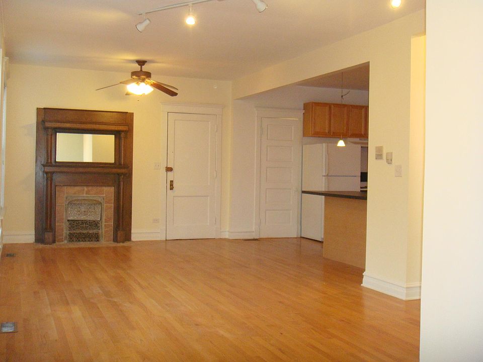BIG LIVING, DEC FIREPLACE OPEN TO KITCHEN ISLAND