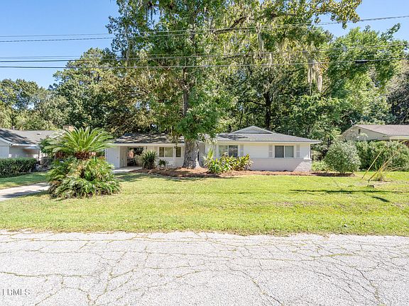 2nd image of 802 Jane Way