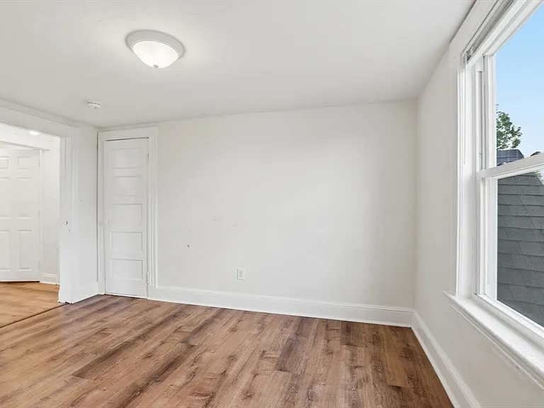 121 Glendale St #3 — Photo 5