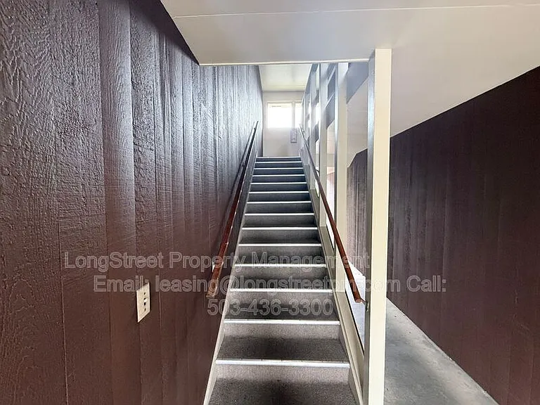 2620 NW Tyler Ave — Photo 3
