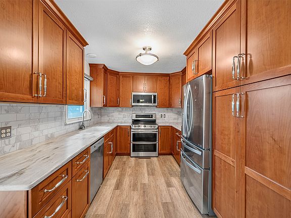 5th image of 2615 Lucinda St