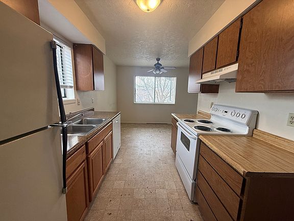 3rd image of 1626 S Von Elm St Unit 4