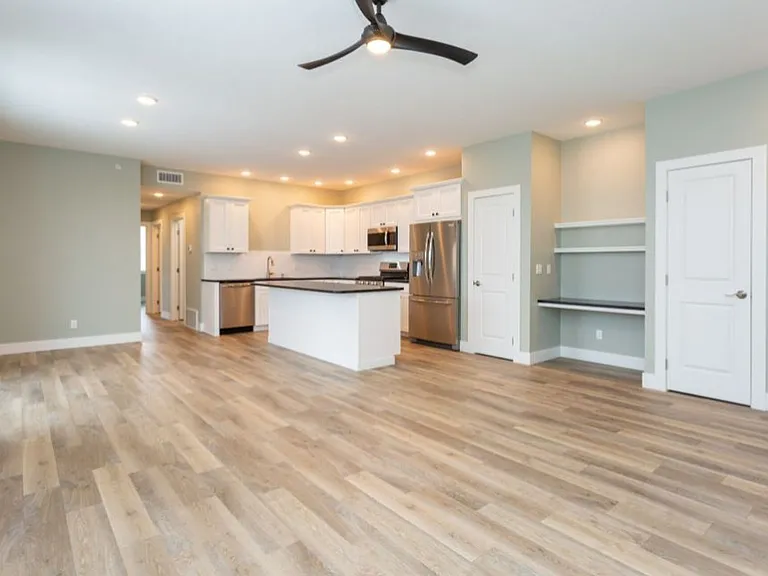 The Tides 1510 Veterans Dr — Photo 5