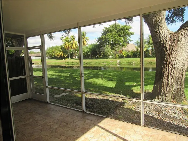 5240 SW 121st Ave — Photo 3