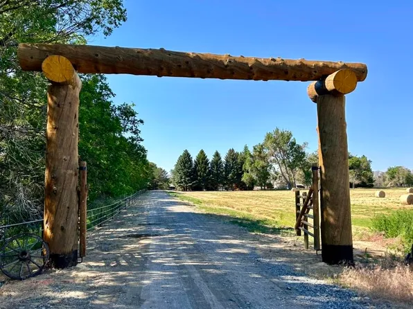 1002 Lane 11 1/2, Powell, WY 82435