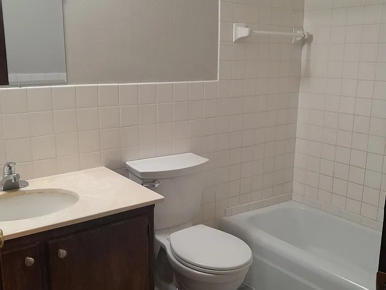 Evergreene Apartments — Photo 16