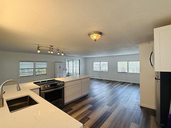 4th image of 73 Harbor Dr S
