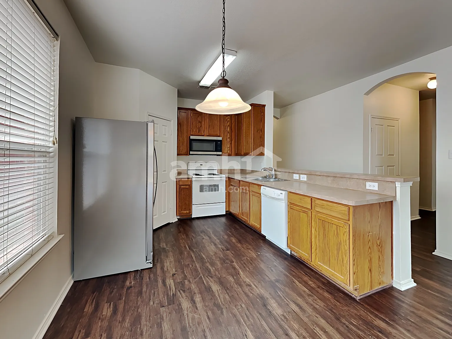 4 bed, 2.0 bath, 1815 sqft, $2,305 — Photo 3