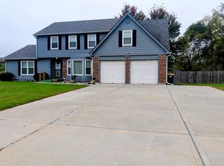 10010 James A Reed Rd, Kansas City, MO 64134