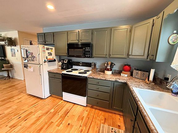 3rd image of 311 Phinney Farm Rd