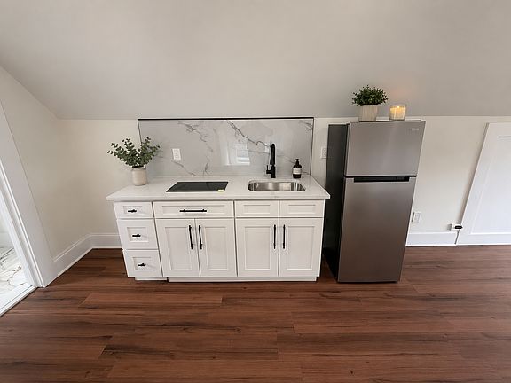 5th image of 1326 W 110th St #3