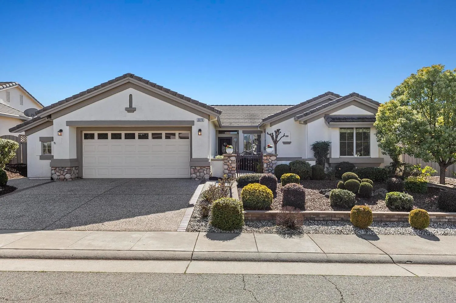 2273 Monument Dr photo 1