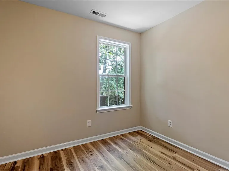 1611 Poole Rd — Photo 8