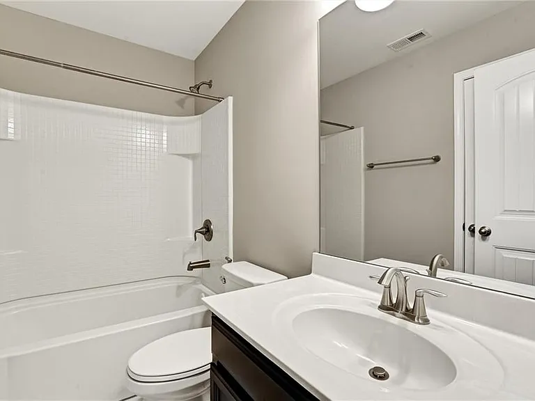 1237 Foxcroft Ln E — Photo 26