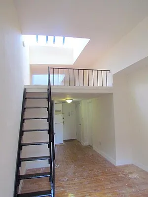 Rented by Mirador Real Estate | media 21