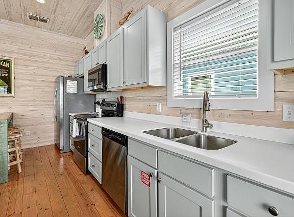 4th image of 1924 11th St #8