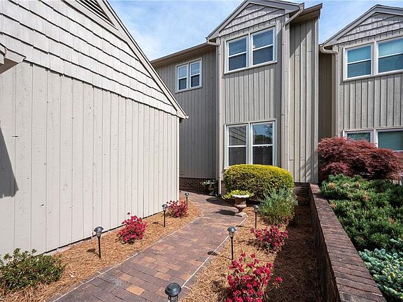 5th image of 121 Warwicke Pl