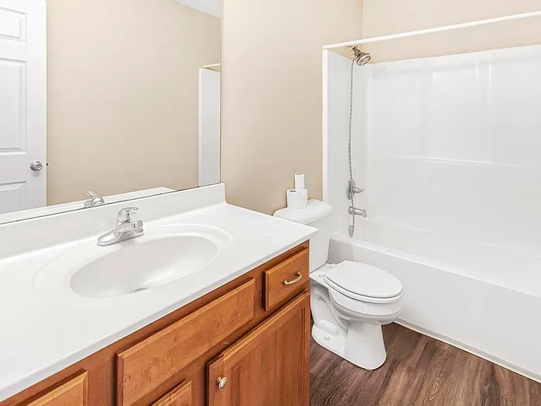 1011 Higgins St — Photo 14