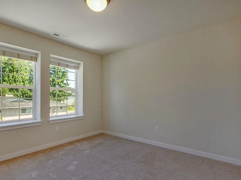 5109 NE 6th Pl — Photo 8