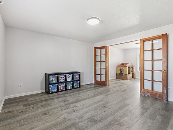 3rd image of 2910 NE 117th Ct