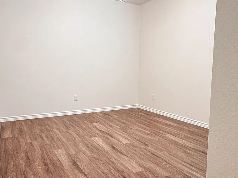5108 Red Rose Xing — Photo 7