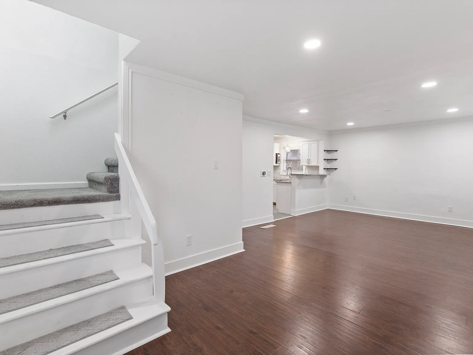 3 bed, 1420 sqft, $2,000 — Photo 4