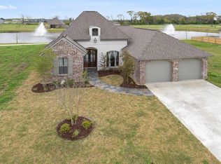 205 Cedar Lake Dr, Youngsville, LA 70592