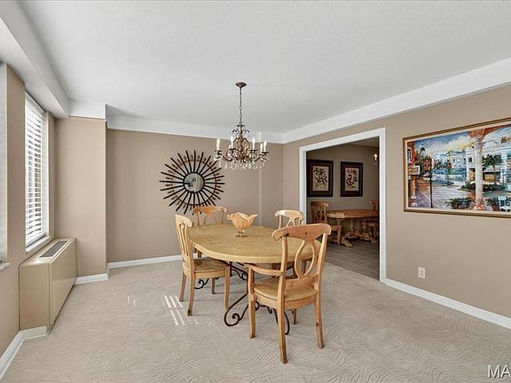 5th image of 900 S Hanley Rd APT 6C