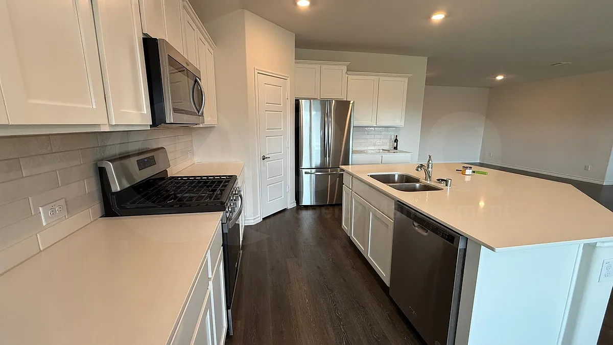 4 bed, 2.0 bath, 2730 sqft, $2,550 — Photo 4