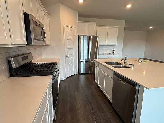 4th image of 304 Duke Ct